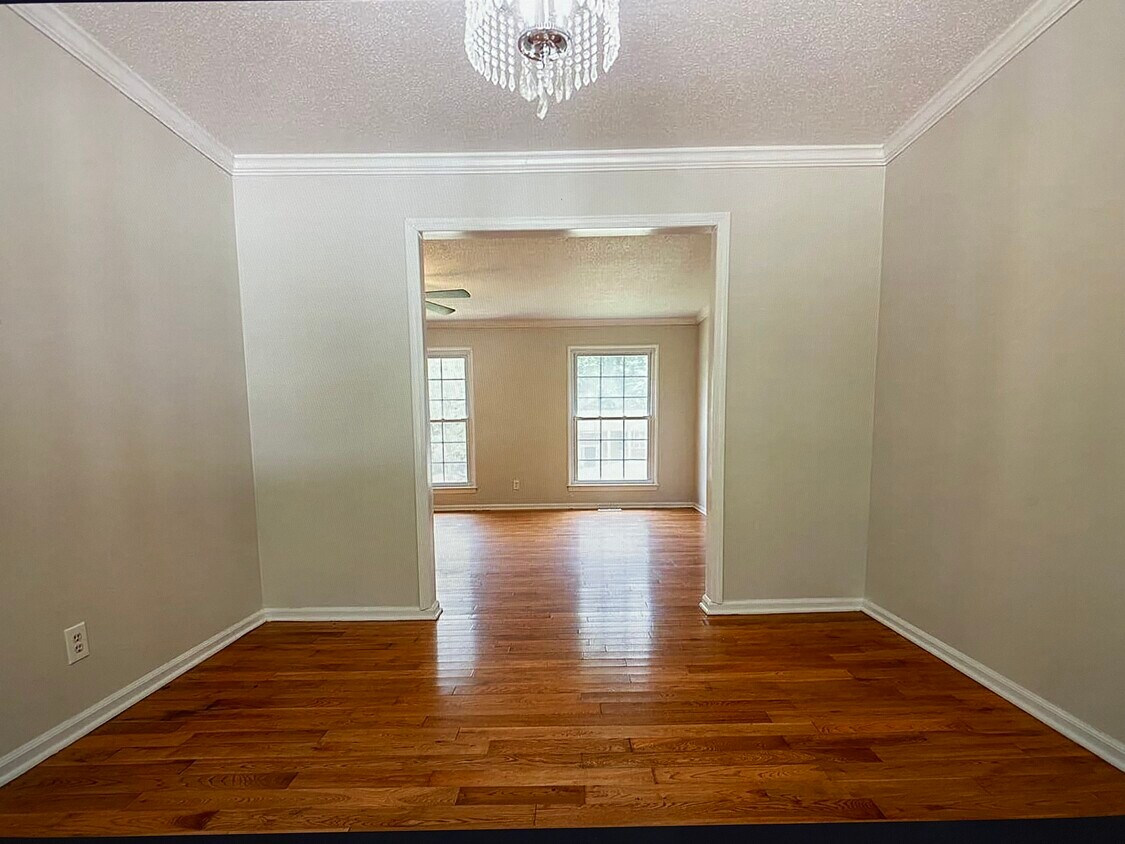 Building Photo - 1903 Preswood Dr