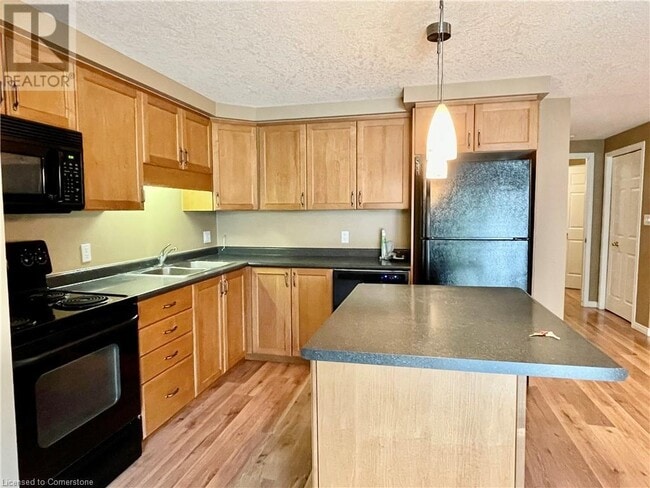 Building Photo - 510 Virginia Creeper St