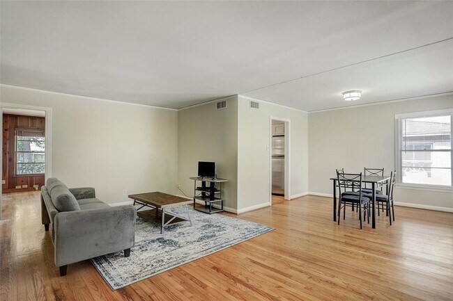 Building Photo - 2405 Dorrington St