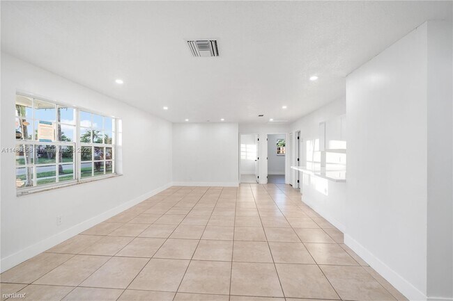 Foto del edificio - 3 br, 3 bath House - 368 SW 64th Ter