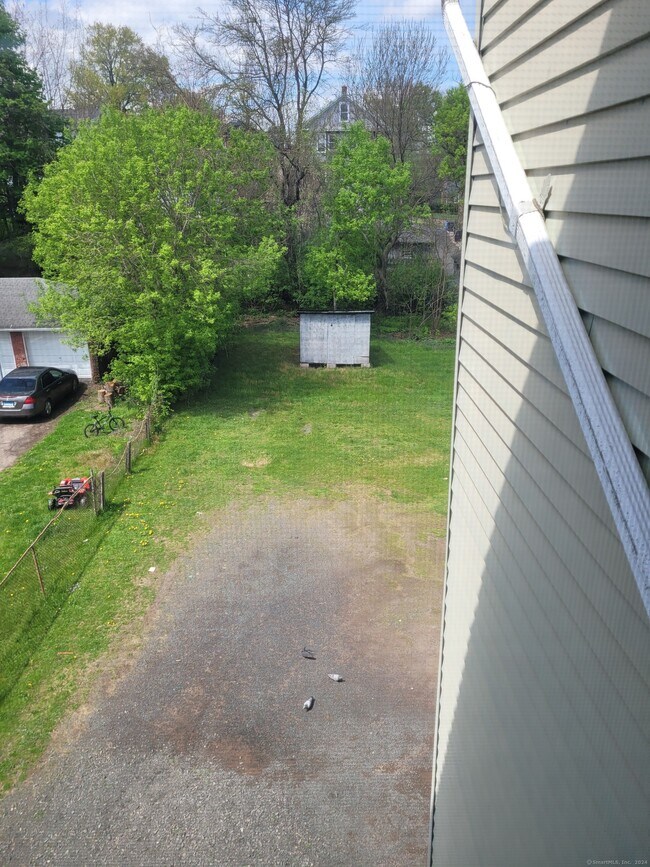 182 West St Unit 3, New Britain, CT 06051 Room for Rent in New