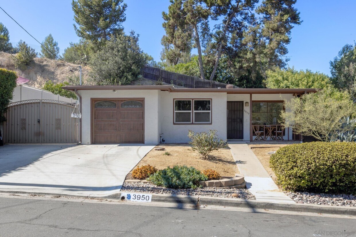Primary Photo - 3950 Marron St