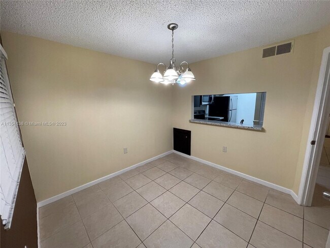 Building Photo - 1204 Glenmoor Dr