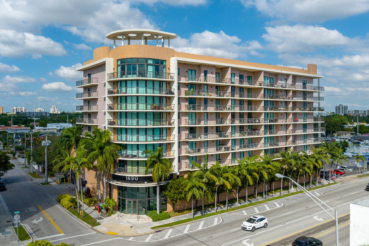 Exterior - Coral Pointe Condo