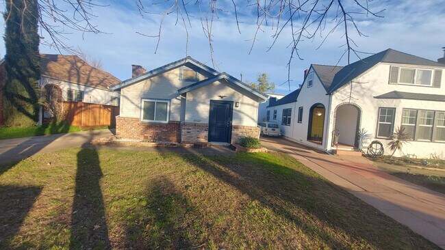 Building Photo - Updated 3bedroom, 1 bath home near UC Davi...