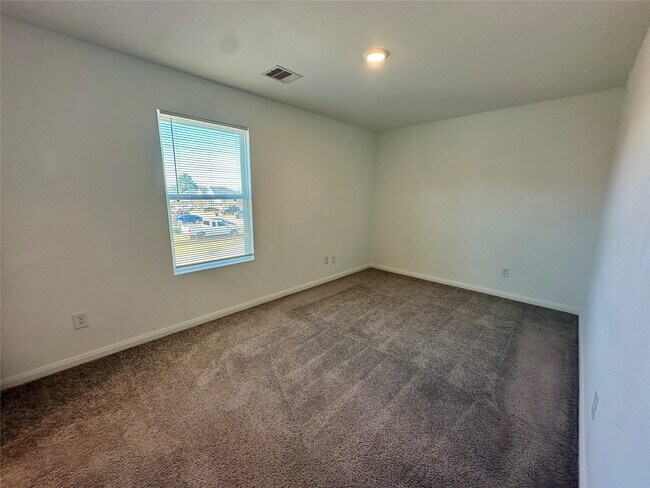 Foto del edificio - 16635 Colleen Pl