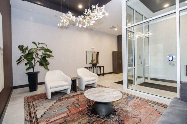 Foto del edificio - 7243 Madison St