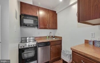 Building Photo - 2141 I St NW