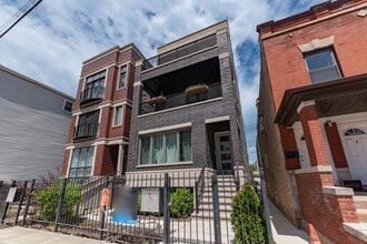 Building Photo - 3049 N Clybourn Ave