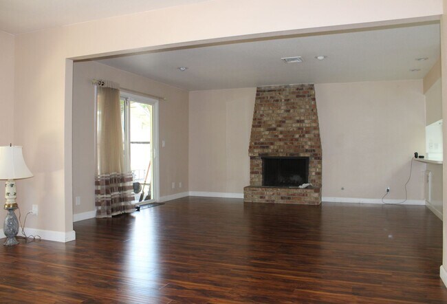 Building Photo - 1513 Dana Way