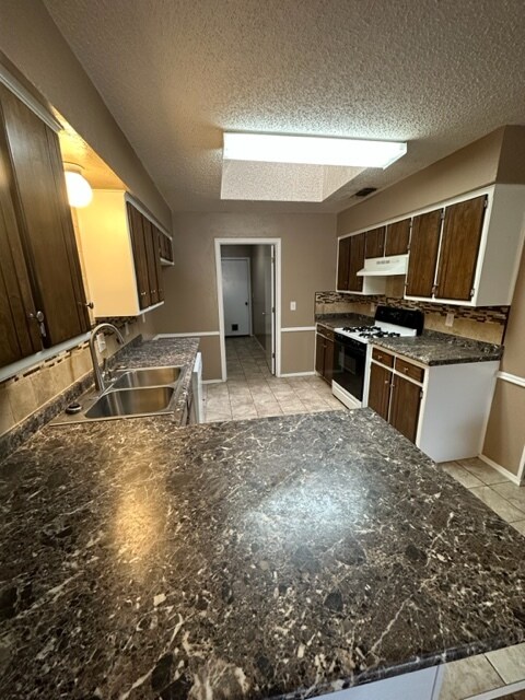 Building Photo - 5907 Fordham Dr