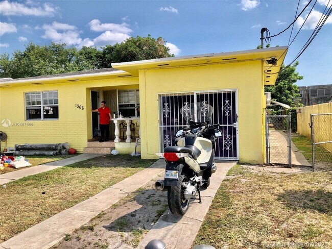 Foto del edificio - 1366 NW 75th St