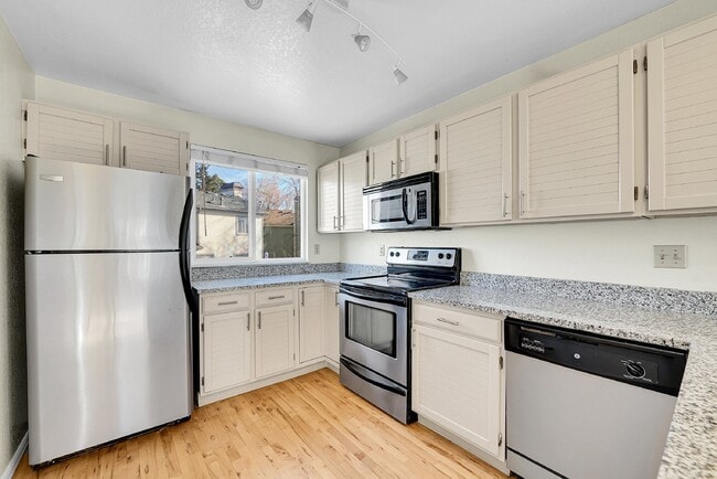 Foto del edificio - $2,300.00 - 3 Bedrooms, 2 Bathrooms Single Family Home in Broomfield with Fenced Yard!