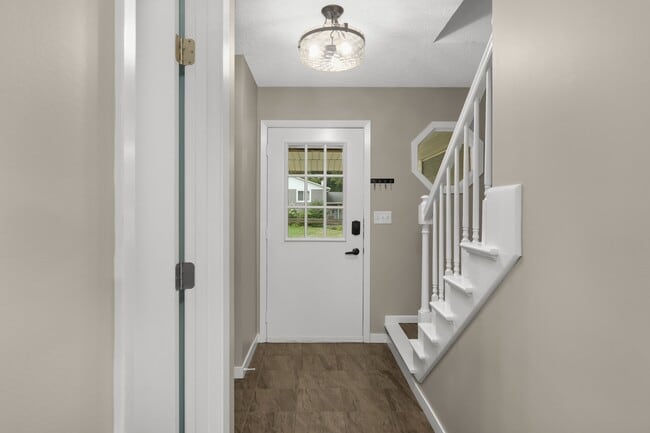 Entry Way - 2808 Aglen St