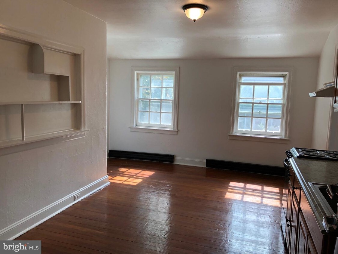 Primary Photo - 369 E Gowen Ave