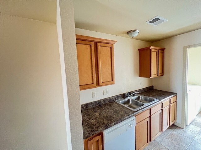 Building Photo - 295 Toni Ln