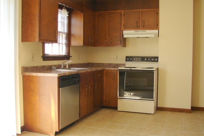Building Photo - 33 Elderkin Ave