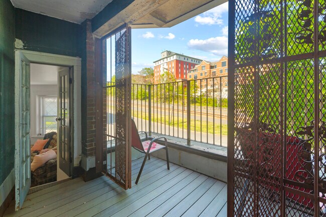 Foto del edificio - 1462 Commonwealth Ave