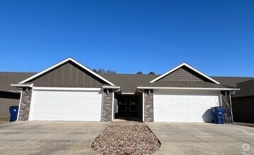 Building Photo - 5326 Hillside101