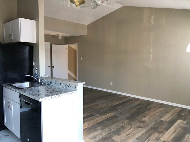 Building Photo - 1206 Beacon Hill Dr