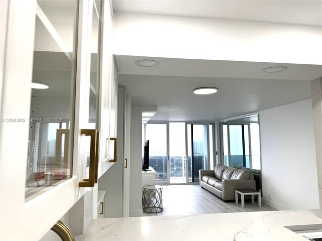 Building Photo - 3140 S Ocean Dr