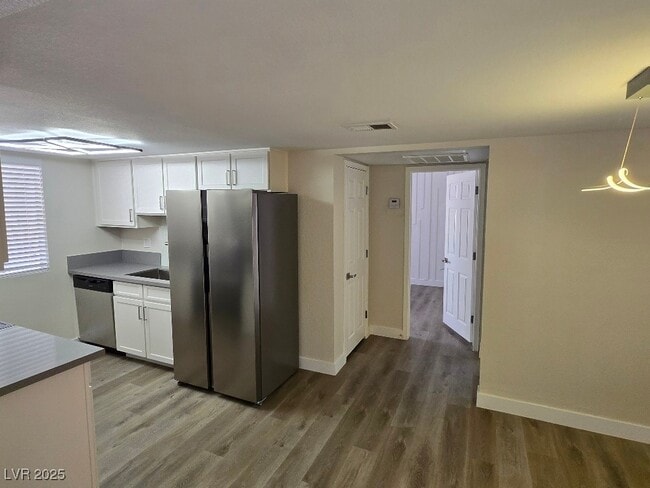 Building Photo - 5260 River Glen Dr
