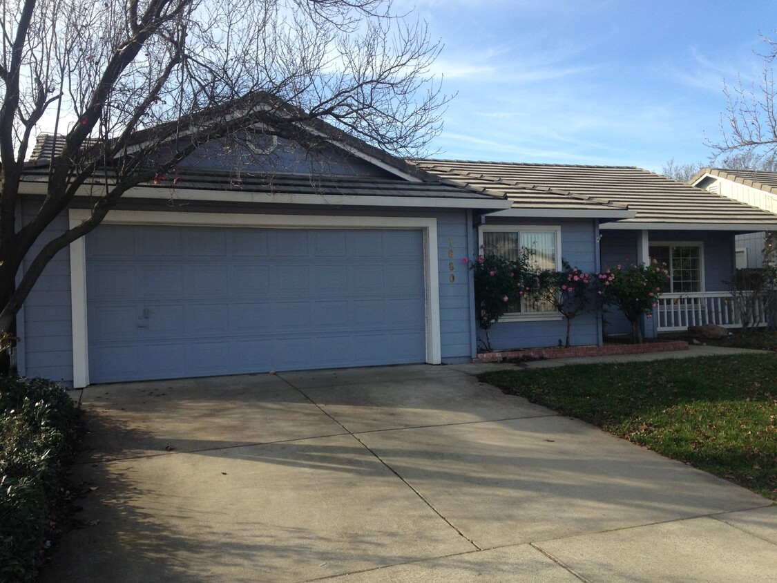 Primary Photo - 3 bedroom 2 bath house in Yuba City