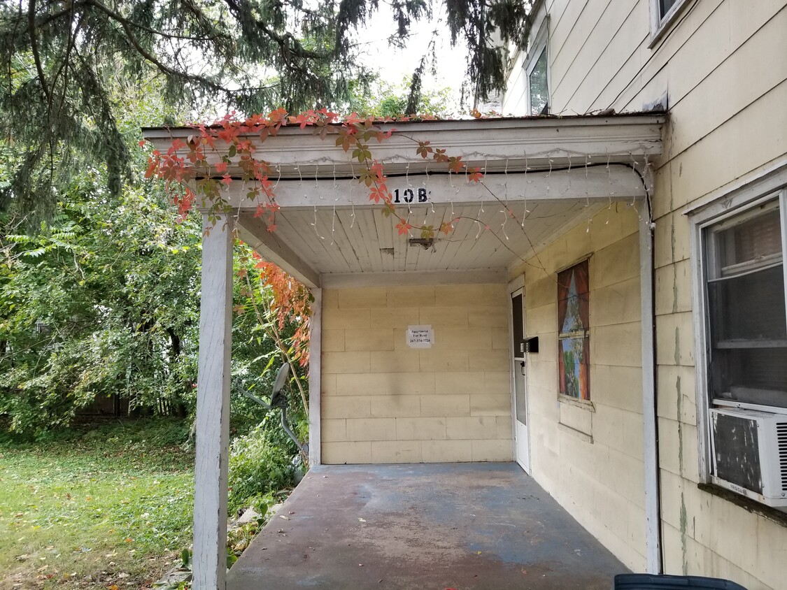 Entrance and side porch - 10 Church St