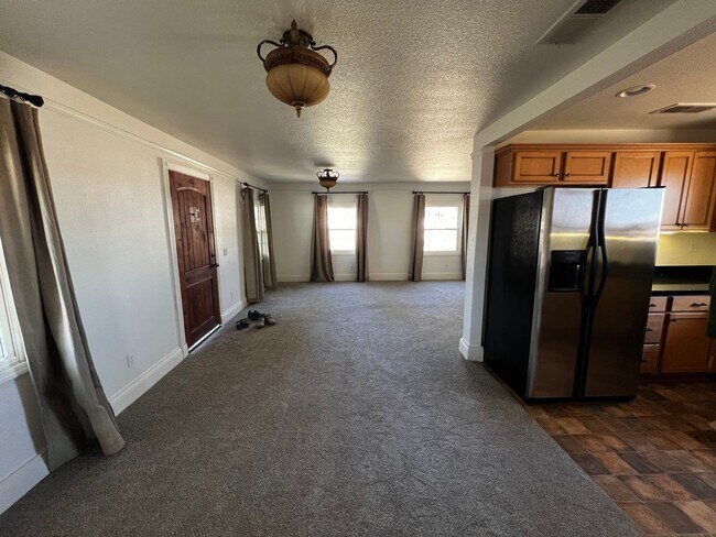 Foto del edificio - Nice two bedroom two bath home away from t...