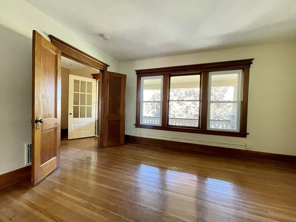 Primary Photo - 786 McKinley Pkwy