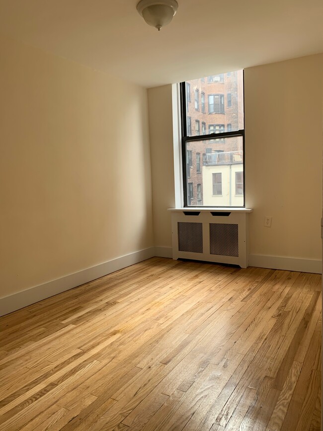 Building Photo - 116 W 73rd St