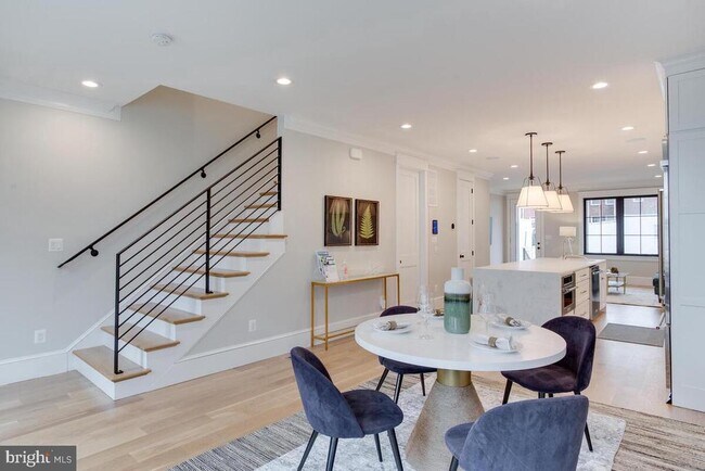 Foto del edificio - 607 N Alfred St