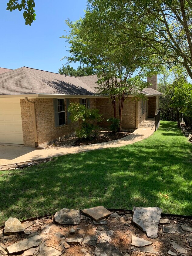 491 Summit Cir, Fredericksburg, TX 78624 House Rental in