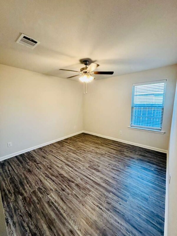 Foto del edificio - 24359 Dawson Ct