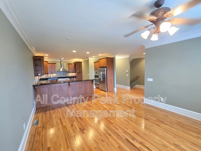 Foto del edificio - 216 Shady Ridge Ln