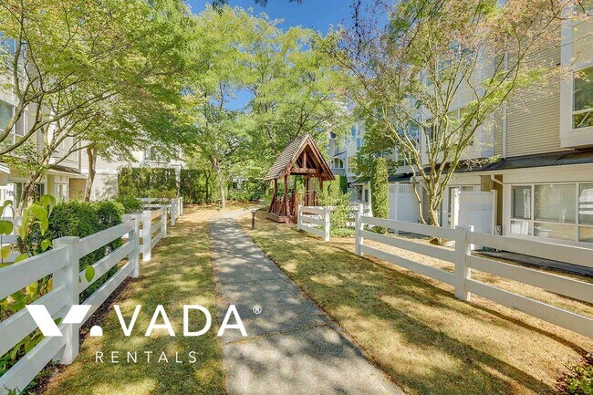 Photo du bâtiment - Tudor Grove 1 Bedroom Apartment For Rent 1...