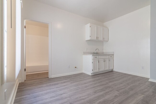 Building Photo - 934 Arapahoe St
