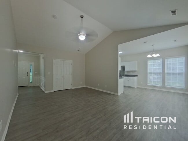 Building Photo - 8734 Rozumny Dr