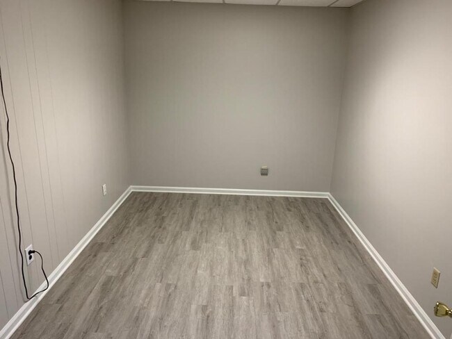 Building Photo - 107 Young Dr.