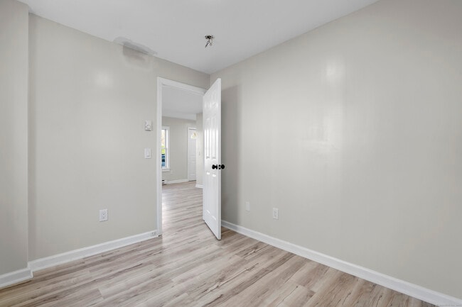 Building Photo - 243 N Main St