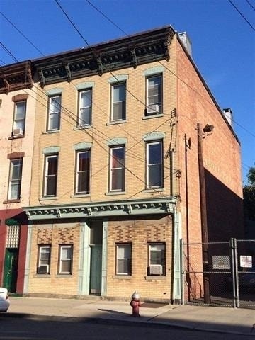 Primary Photo - 398 Palisade Ave