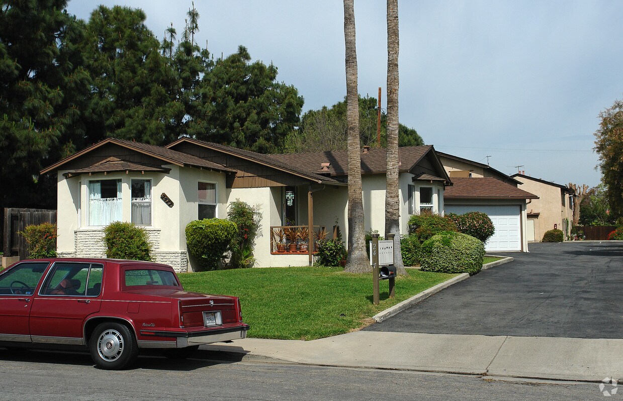 Foto principal - 2477 Elden Ave