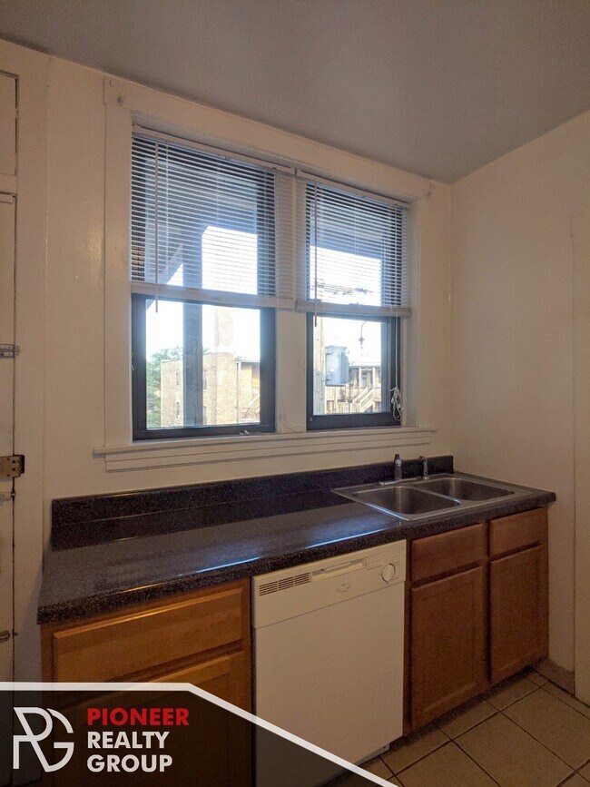 Foto del edificio - 1129 W Oakdale Ave