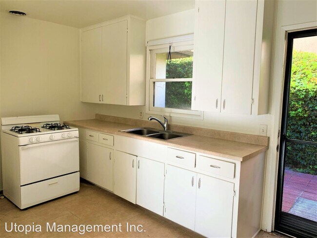 Building Photo - 223 W Mariposa