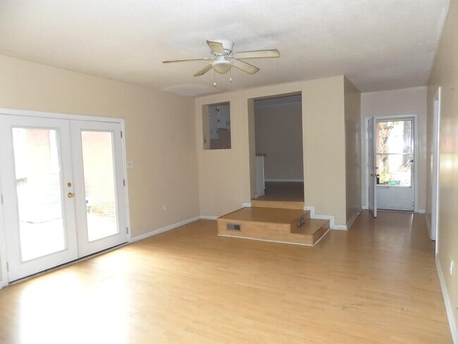 Building Photo - 206 Spears Dr