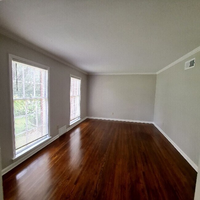 Building Photo - 2879 Bannockburn Rd