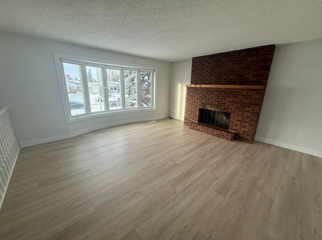 Building Photo - 4313-4342 42 St