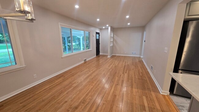 Foto del edificio - 675 Verdant Dr