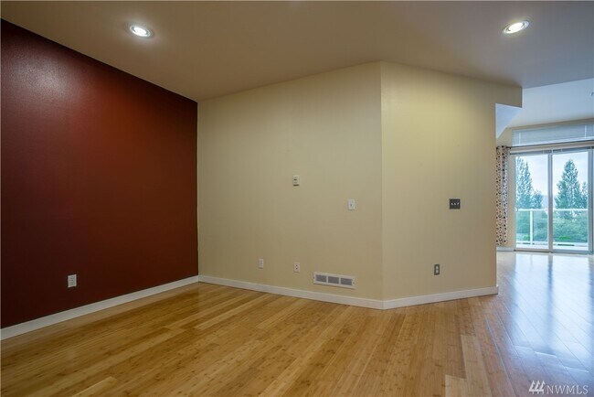 Foto del edificio - 3500 E Lake Sammamish Pky SE