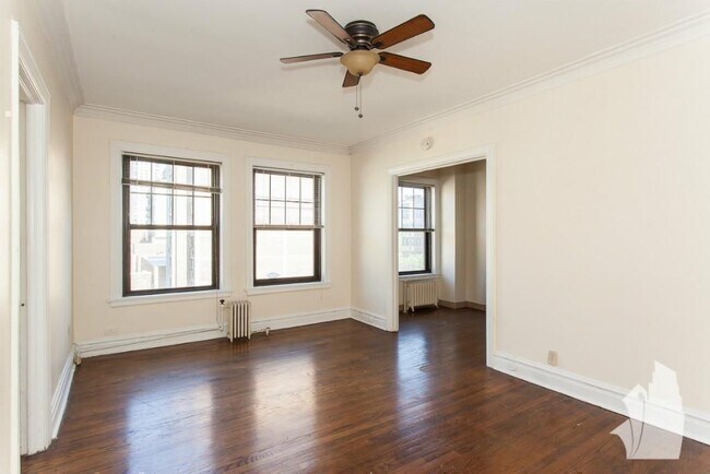 Foto del edificio - 540 W Briar Pl